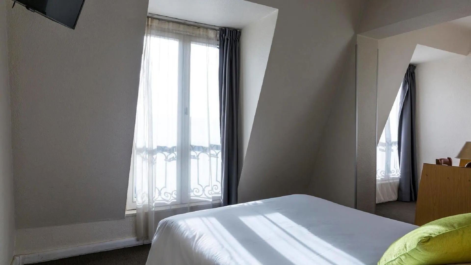 Campanile Paris 15 - Tour Eiffel Hotel