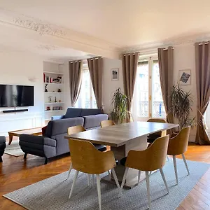 Apartment Marvellous Sunbathed 3br At The Heart Of, Paris